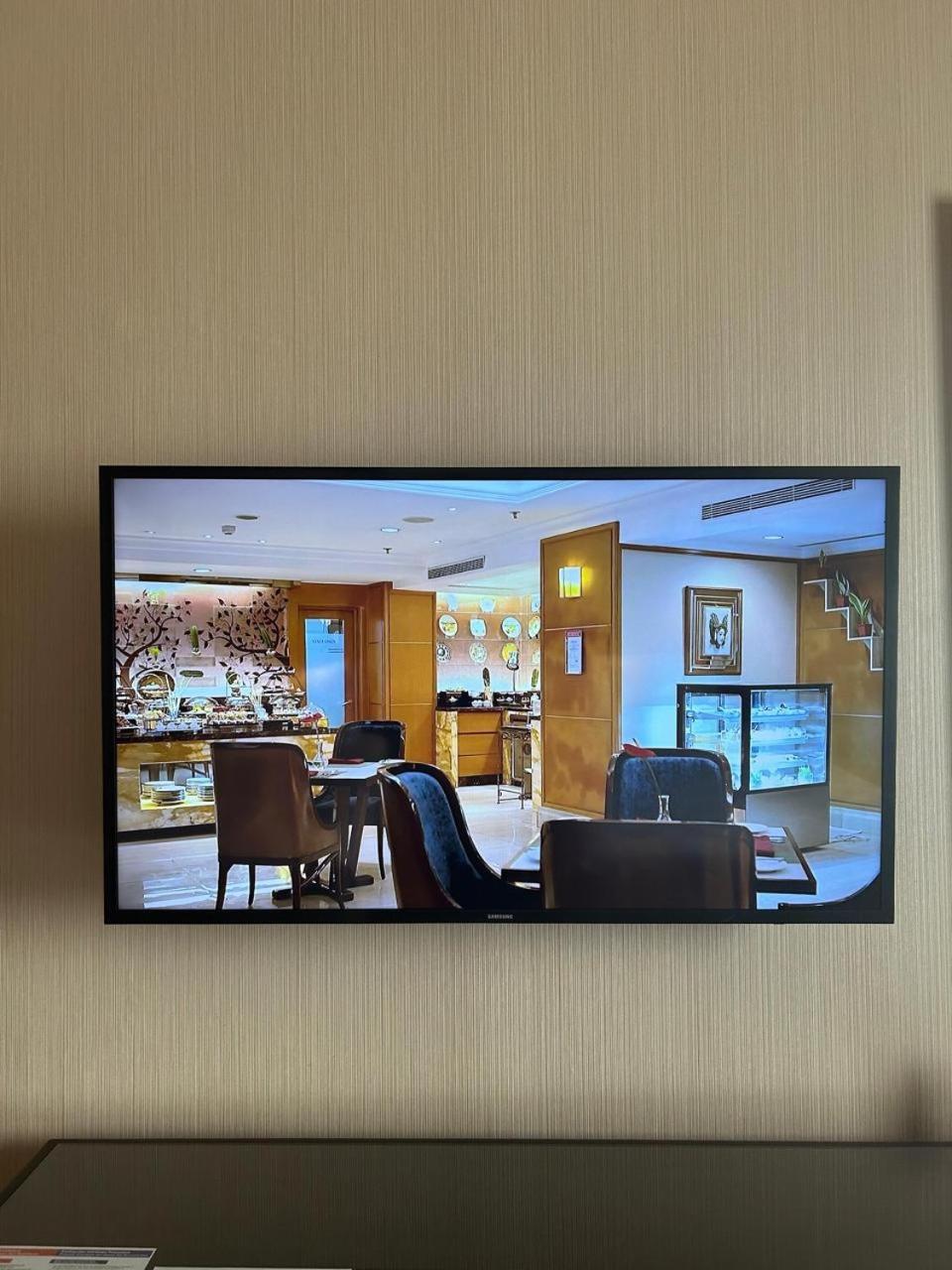 Hotel Ciputra Jakarta Managed By Swiss-Belhotel International Exterior foto